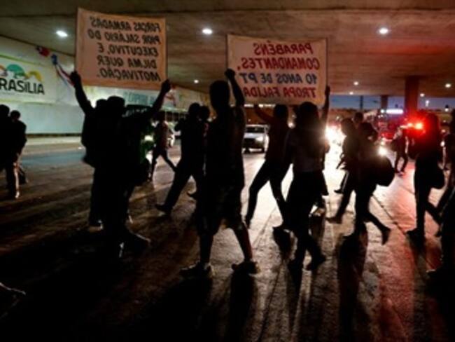 Camioneros mantienen bloqueos en 23 carreteras de nueve estados de Brasil
