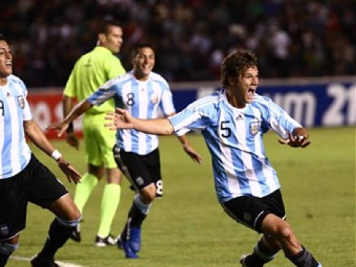 Argentina venció 2-1 a Perú y consiguió su segundo triunfo en el Sudamericano