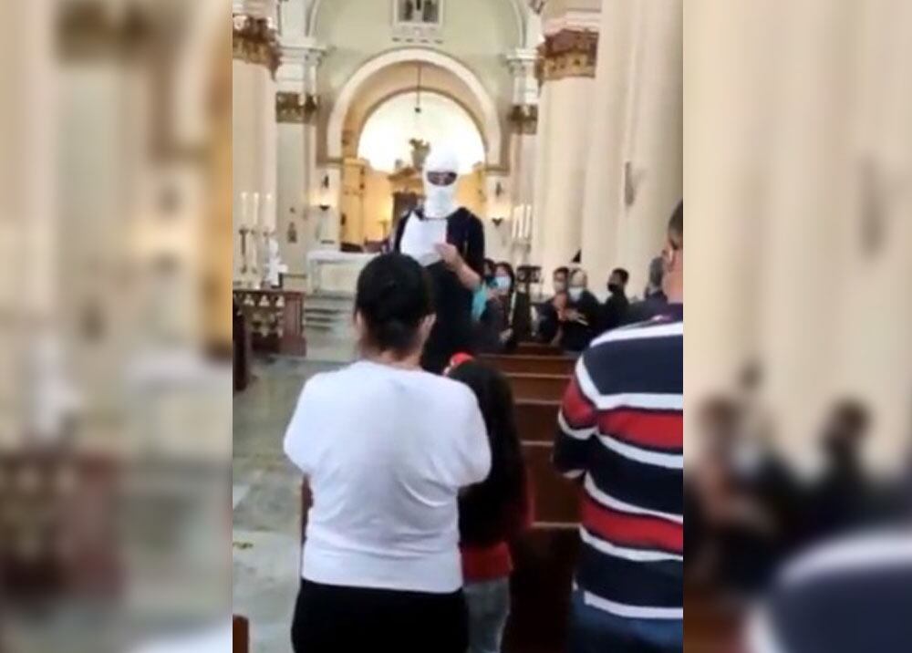 Simona* es la activista que el pasado domingo 20 de marzo, junto con otros encapuchados, entró a la Catedral Primada de Bogotá e interrumpió a gritos una misa para leer un manifiesto