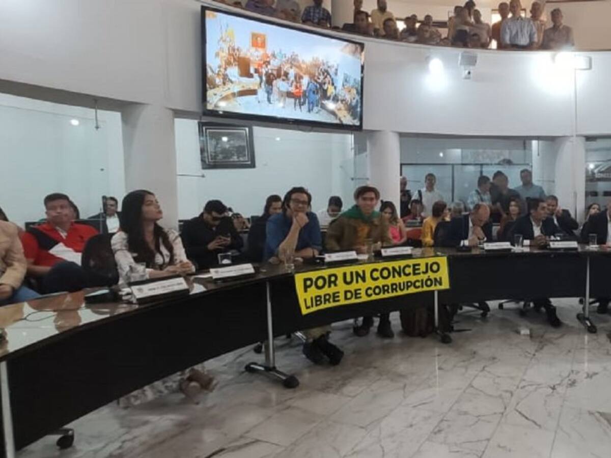 VIDEO: Fuerte debate en posesión de concejales