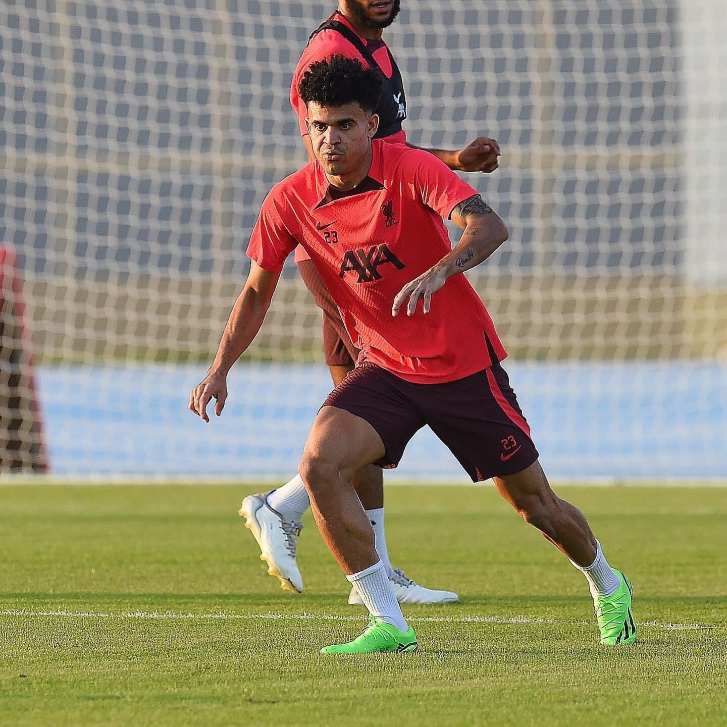 Luis Díaz entrenando a la par de sus compañeros del Liverpool / @LuisFDiaz19