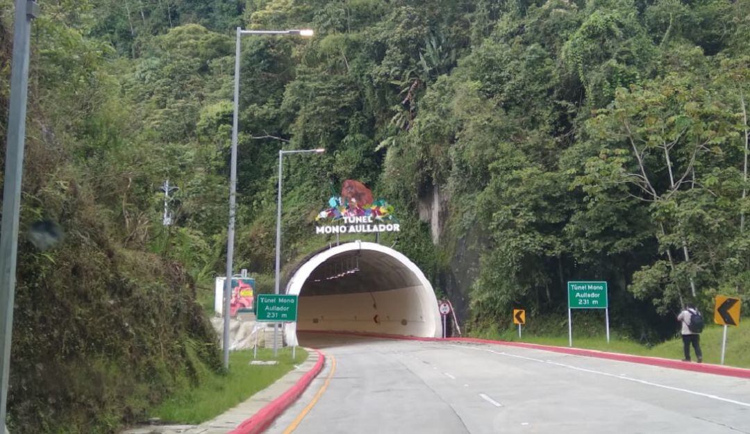 Uno de los 31 túneles que hoy entre en funcionamiento en el cruce de la cordillera central 