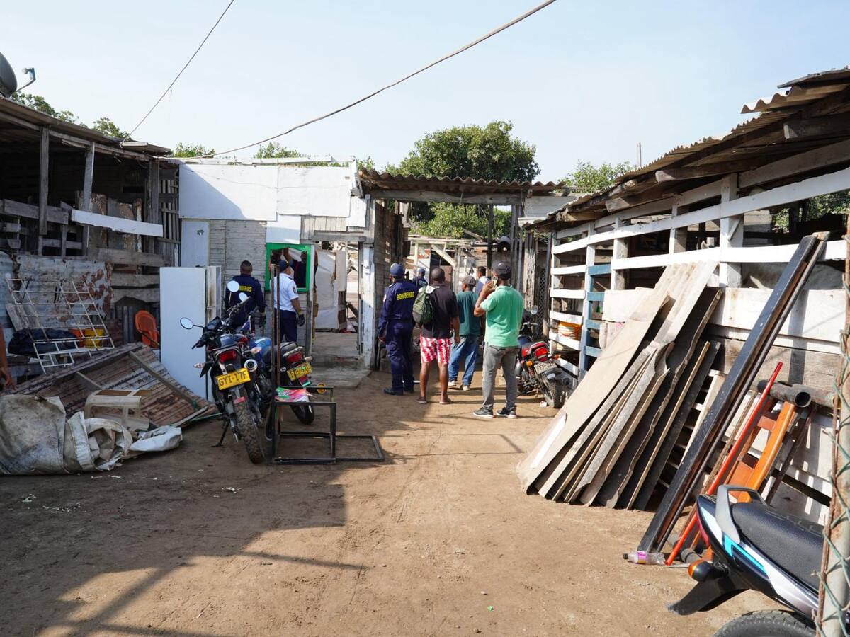 Inicia recuperación de espacio público en Chambacú: trasladaron a 28 familias a Pasacaballos