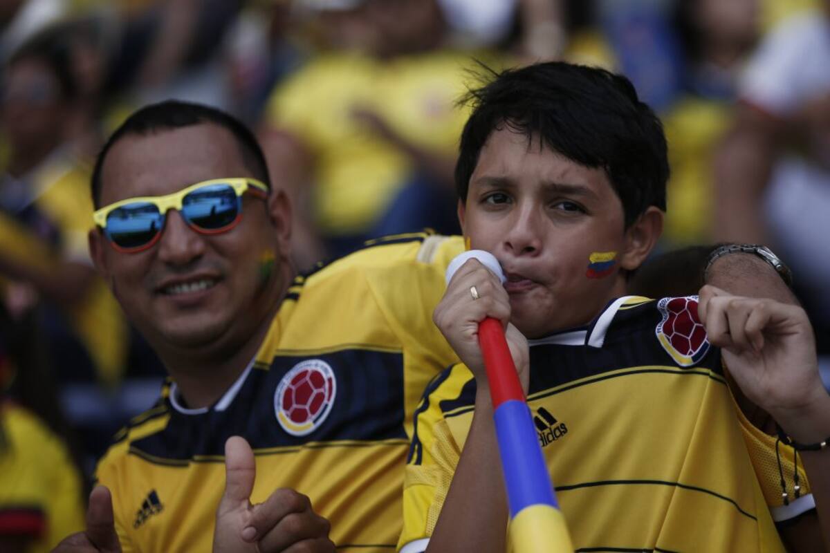 Los niños también son protagonistas en las tribunas.