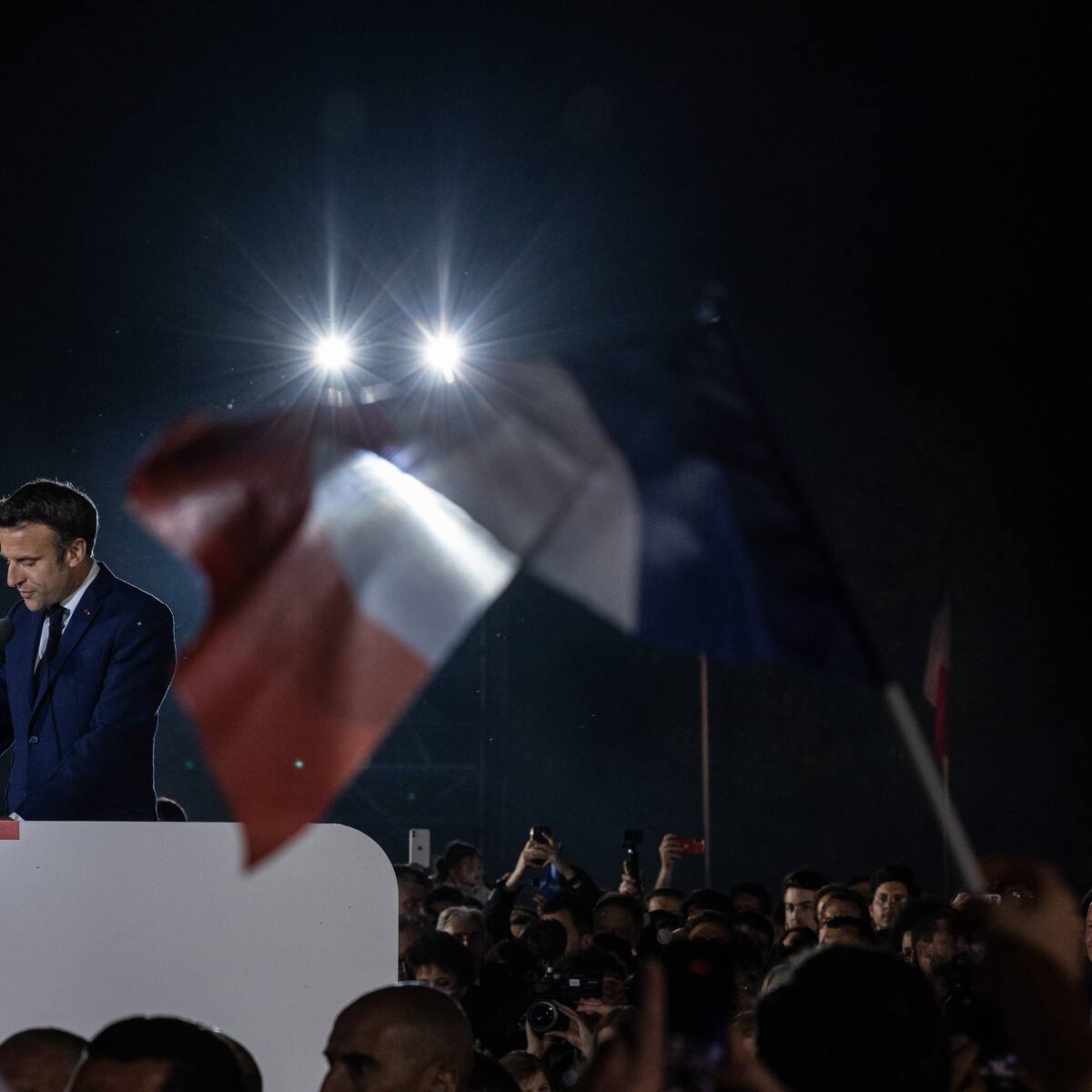 “Fue una victoria de bajo perfil, no de fervor popular”: Enrique Santos sobre reelección de Macron en Francia