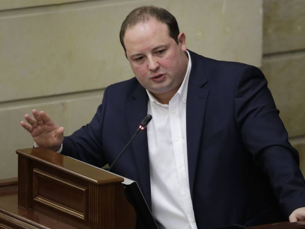 "Se requiere un esfuerzo transitorio de quienes ya pagan impuestos"