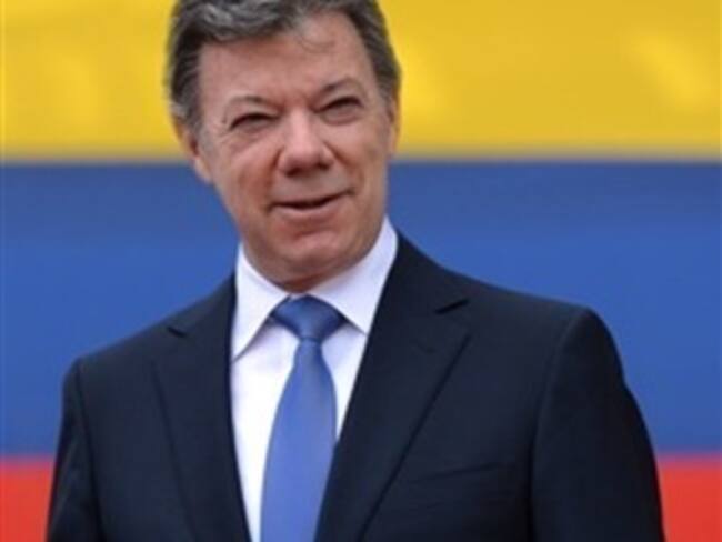 Con dos trinos, Santos afirma no haber tomado decisión sobre fallo de La Haya