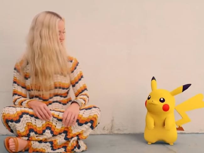 Katy Perry junto a Pikachu