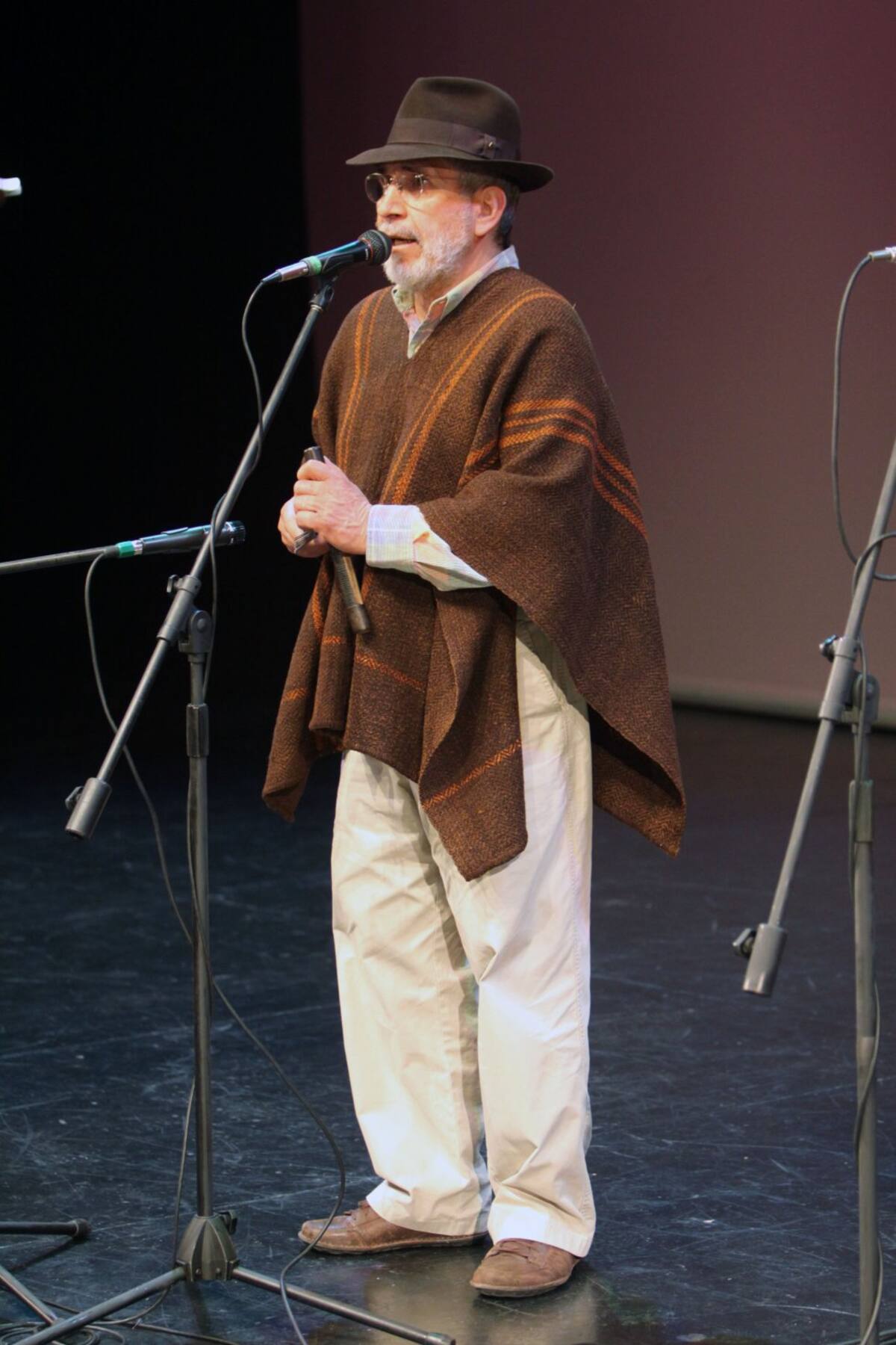 En la emisora Radio Furatena (Chiquinquirá) crearon un programa, junto a Javier Apráez y Rodrigo Zambrano, para conocer más acerca de las costumbres de la gente.