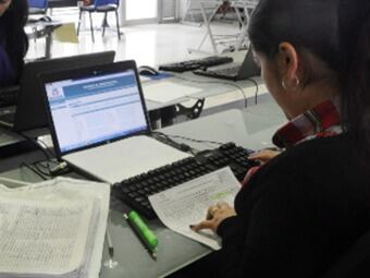 Revisión de firmas para revocatoria / El Tiempo.