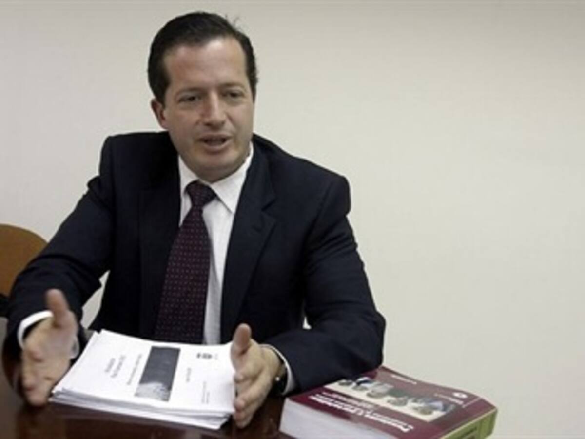Laserna se suma a denuncia de Lafaurie sobre pasajes por votos para Santos