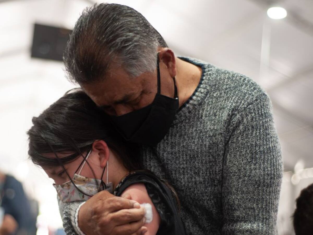 COVID-19: Reciba su dosis de refuerzo este puente festivo en Bogotá