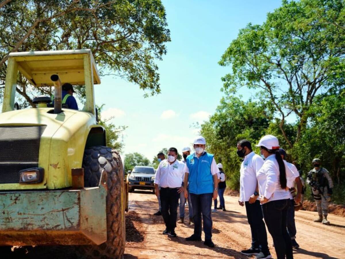 Inspeccionan avance de obra de la vía Magangué - Barranco de Yuca
