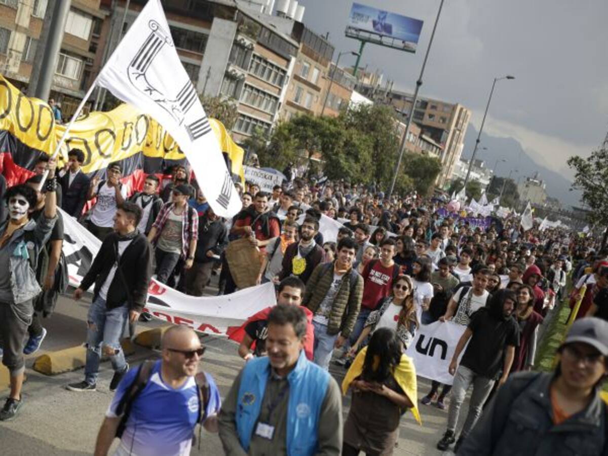 Más de 10.000 uniformados acompañan las movilizaciones en el país