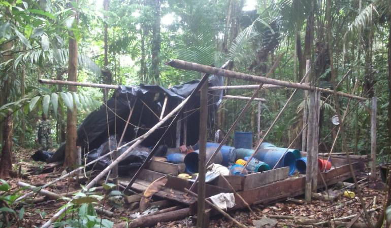 Cocina rústica para la producción de cocaína hallada en Chocó en abril.