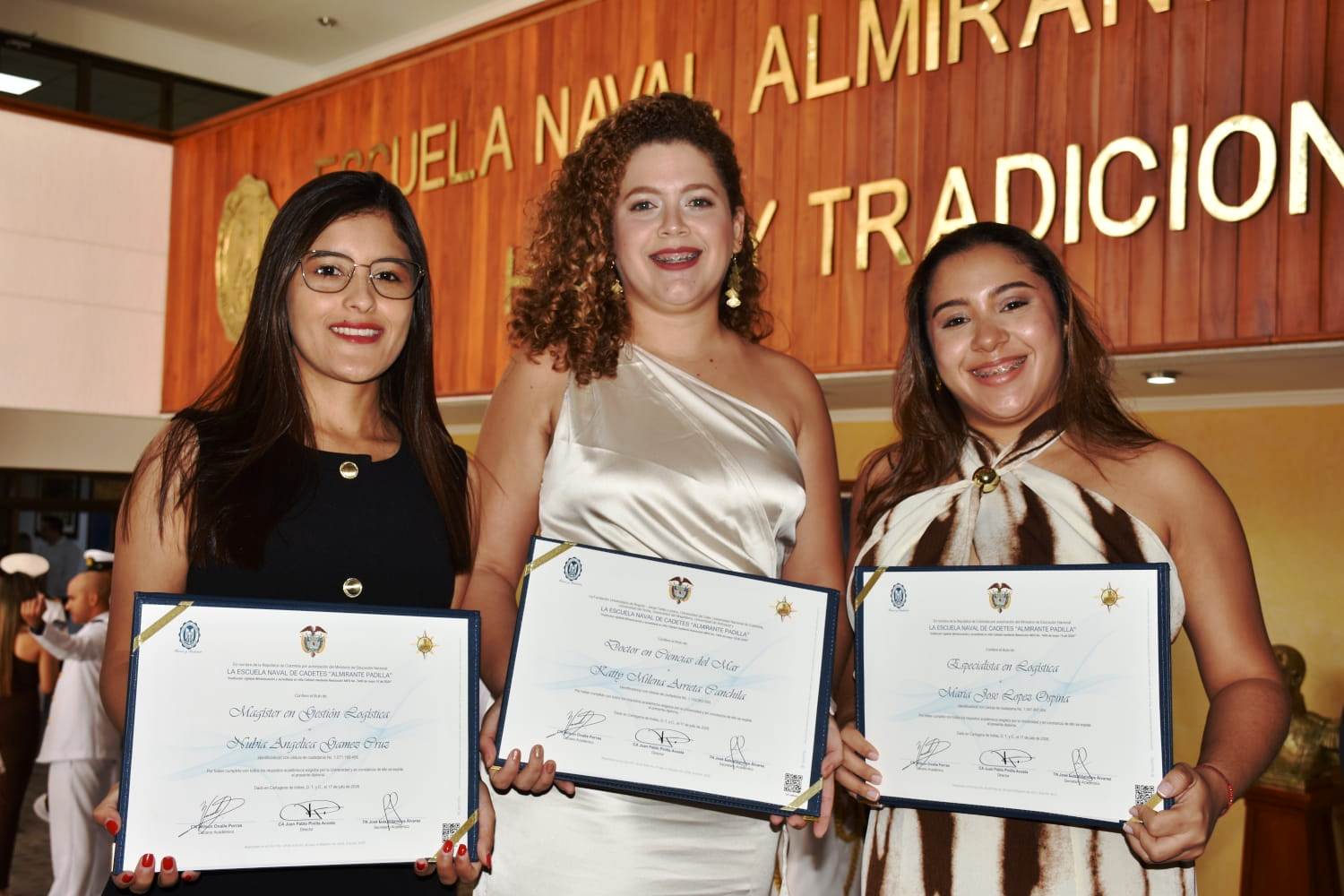 Escuela Naval de Cadetes gradúa a primera mujer doctora en Ciencias del Mar