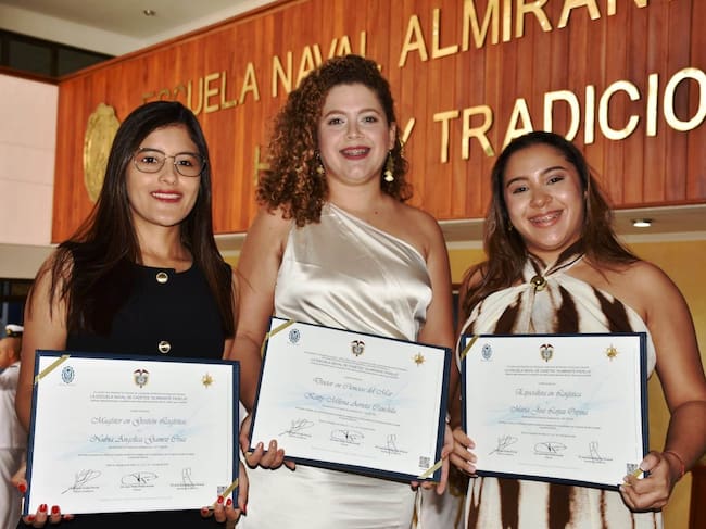 Escuela Naval de Cadetes gradúa a primera mujer doctora en Ciencias del Mar