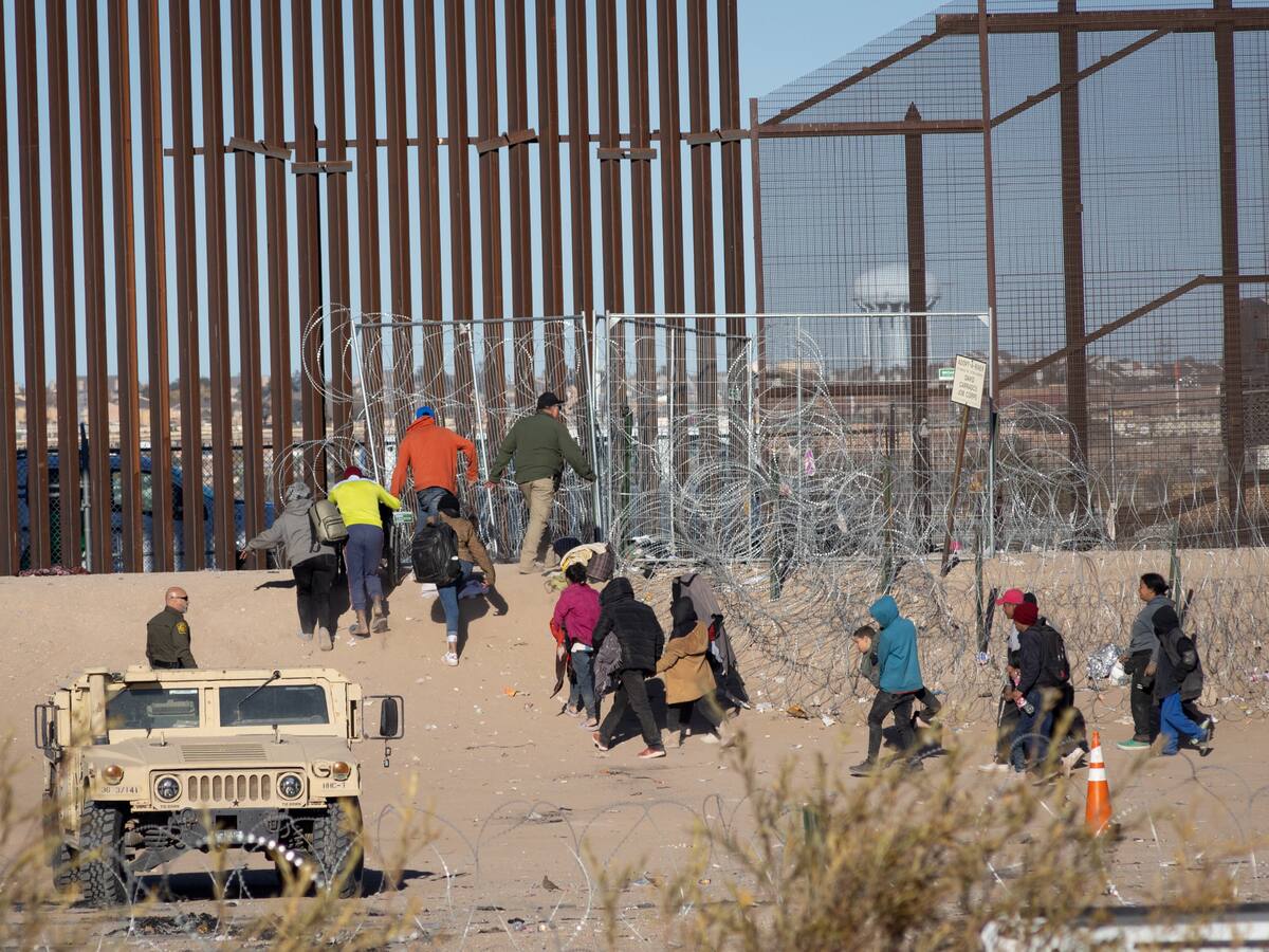 Liberan 5 migrantes del grupo de 31 caminantes secuestrados en frontera México - EE.UU.