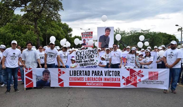 Universidad exige liberación de estudiante