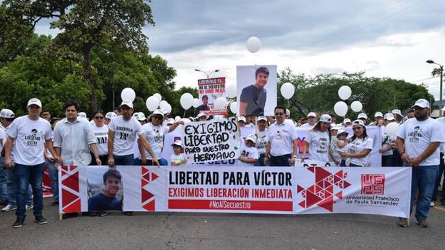 Universidad exige liberación de estudiante