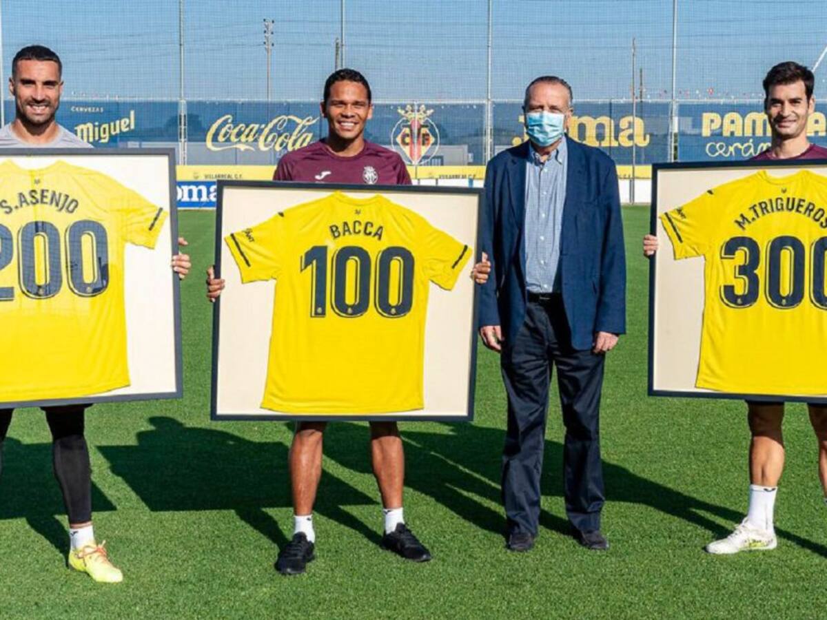 Carlos Bacca homenajeado en Villarreal tras superar los 100 partidos
