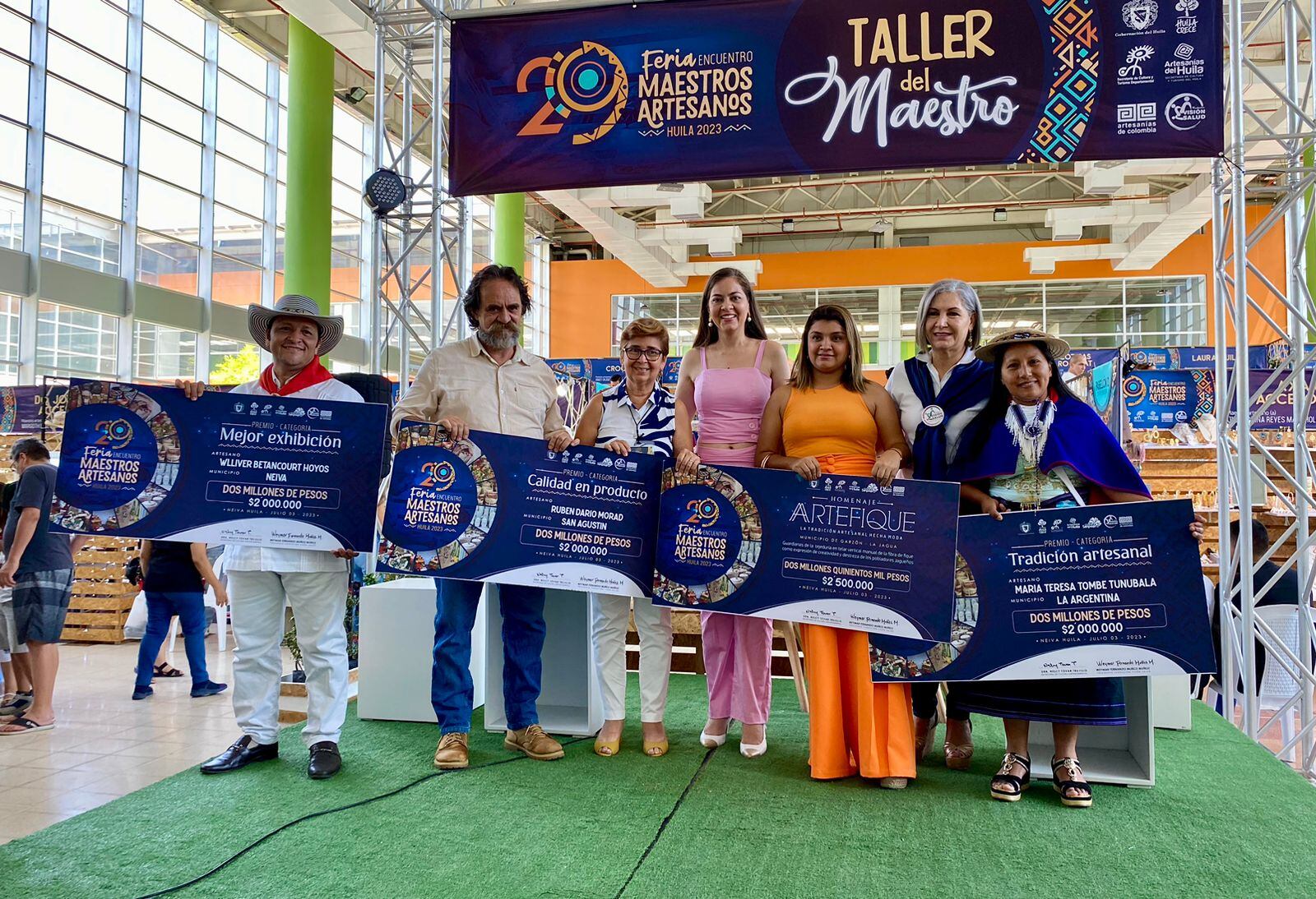 En la Categoría de Calidad en Producto, Rubén Darío Morad, del municipio de San Agustín, por sus diseños también en tejeduría. Y en la Categoría Tradición Artesanal, María Teresa Tombe Tunubala - Taller Artesanías La Guambianita, del municipio de La Argentina.