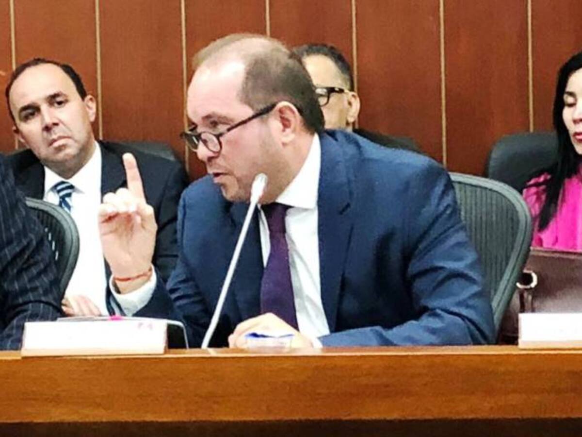 Senador Lidio García exigió garantías para la utilización del glifosato