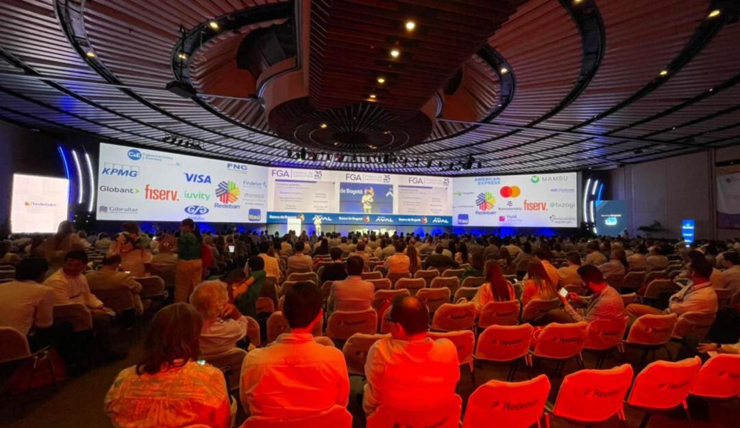 El presidente Juan Carlos Mora aseguró que prohibir las transacciones en efectivo de más de 10 millones de pesos es una buena iniciativa