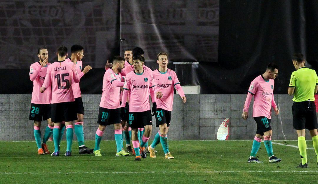 Messi y De Jong anotaron en la victoria del Barcelona 2-1 ante Rayo Vallecano.