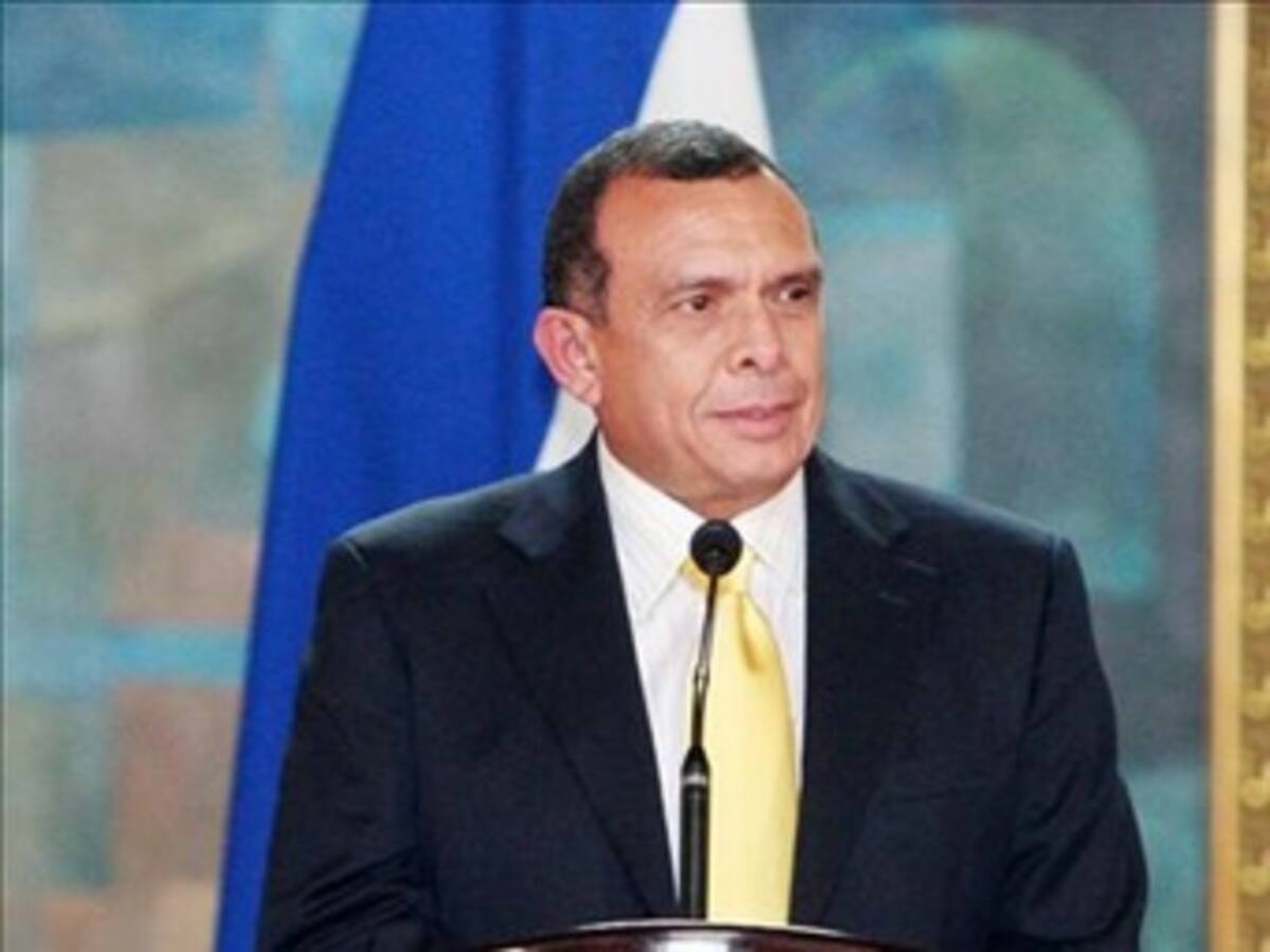 Presidente de Honduras viaja a Sudáfrica a apoyar a selección de su país