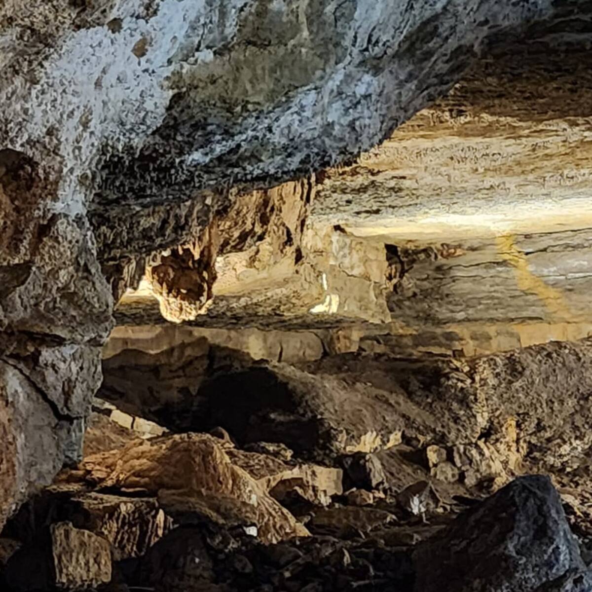 Se prende la iluminación de la cueva del Nitro