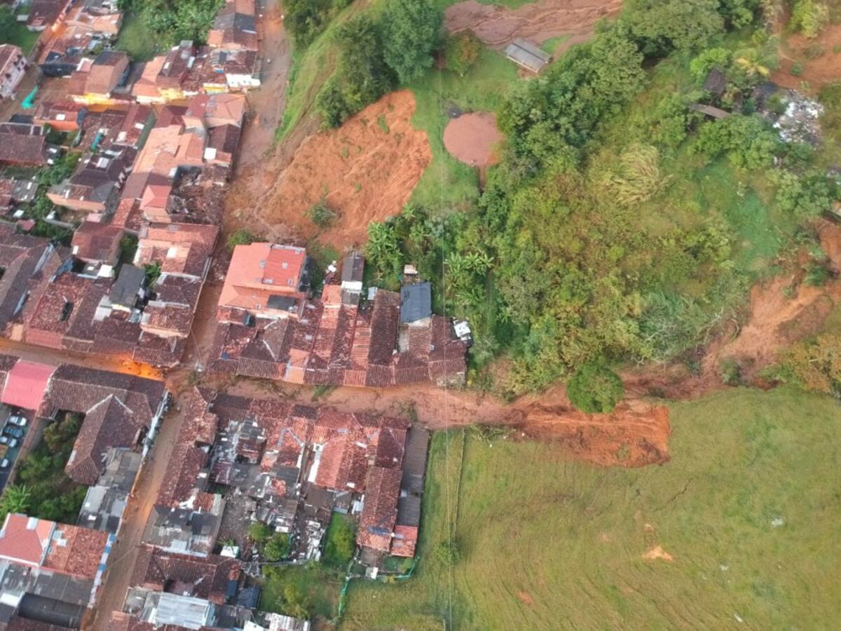 Las dos únicas vías de acceso están afectadas