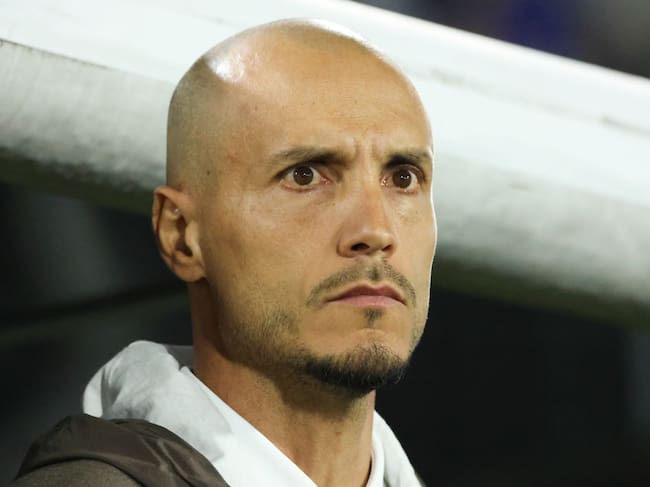 BOGOTA, COLOMBIA - FEBRUARY 8: Millonarios Head Coach David Gonzalez looks on during a Liga Colombiana match between Millonarios and La Equidad at Estadio El Campin on February 8, 2025 in Bogota, Colombia. (Photo by Santiago Arenas/Eurasia Sport Images/Getty Images)