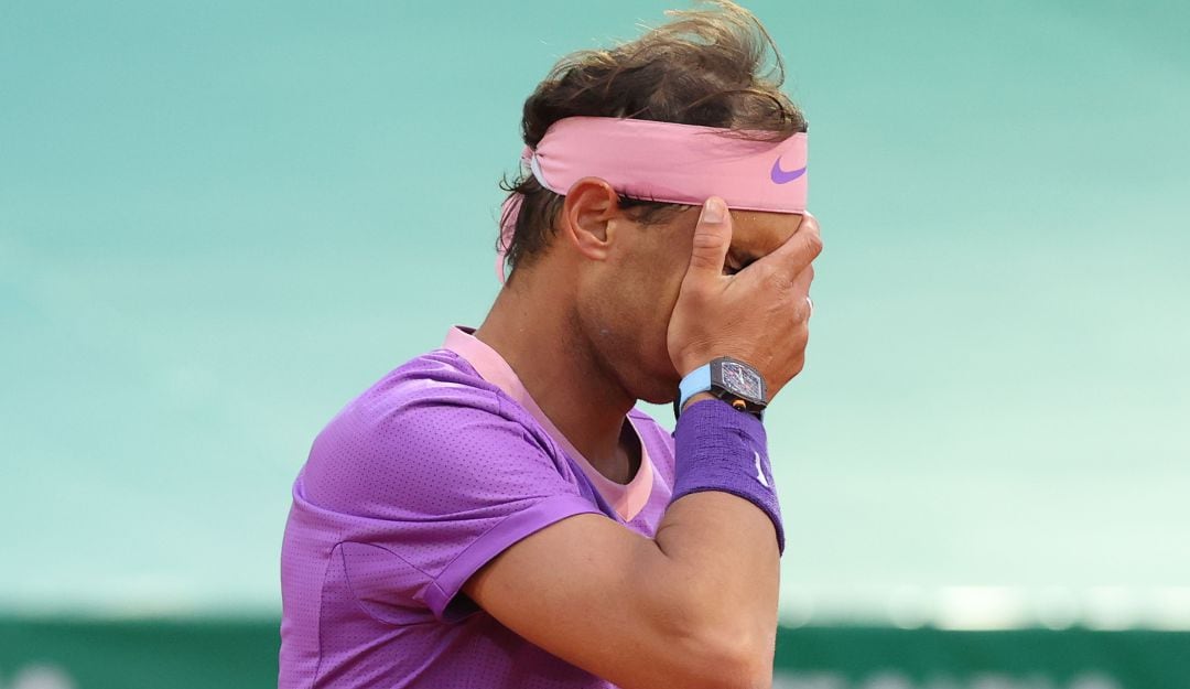 Rafael Nadal se lamenta tras la derrota ante Andrey Rublev.