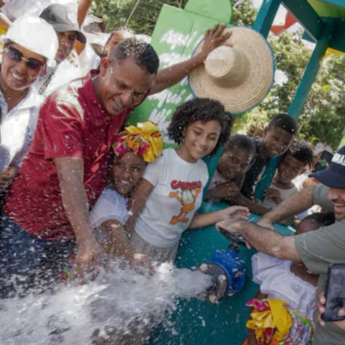 Gobernador de Bolívar Yamil Arana comprometido con el acueducto para Tenche