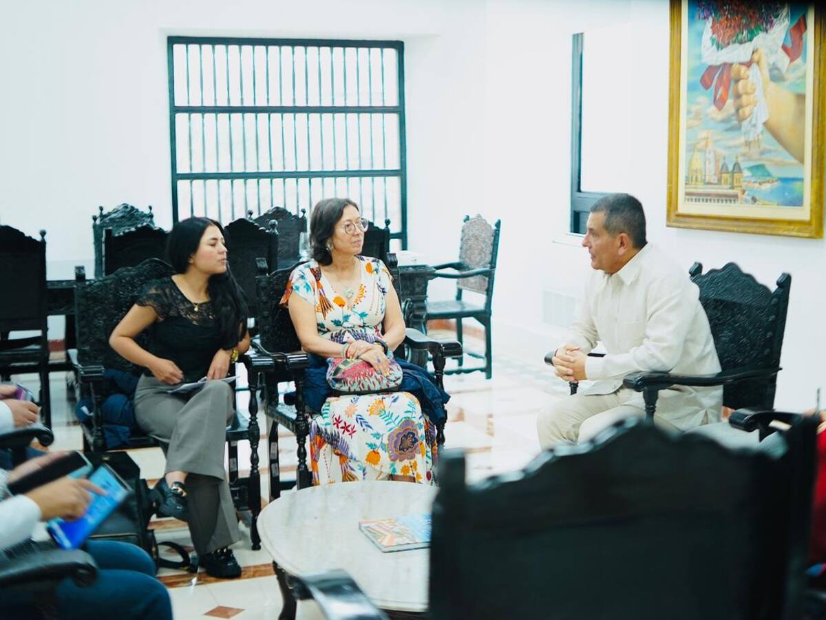 Encuentro entre Alcalde de Cartagena y directora Migración para reforzar atención al viajero