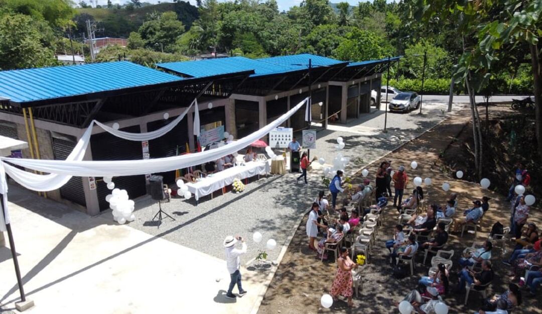 Plaza artesanal y agroindustrial en la Esperanza