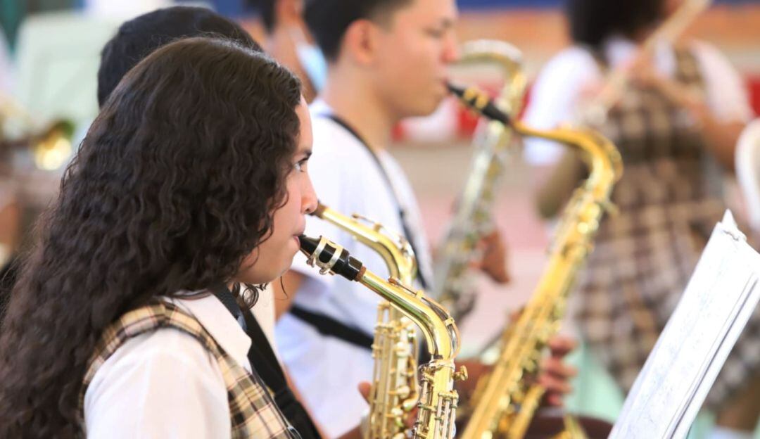 Donación de instrumentos musicales para las escuelas públicas de Cartagena