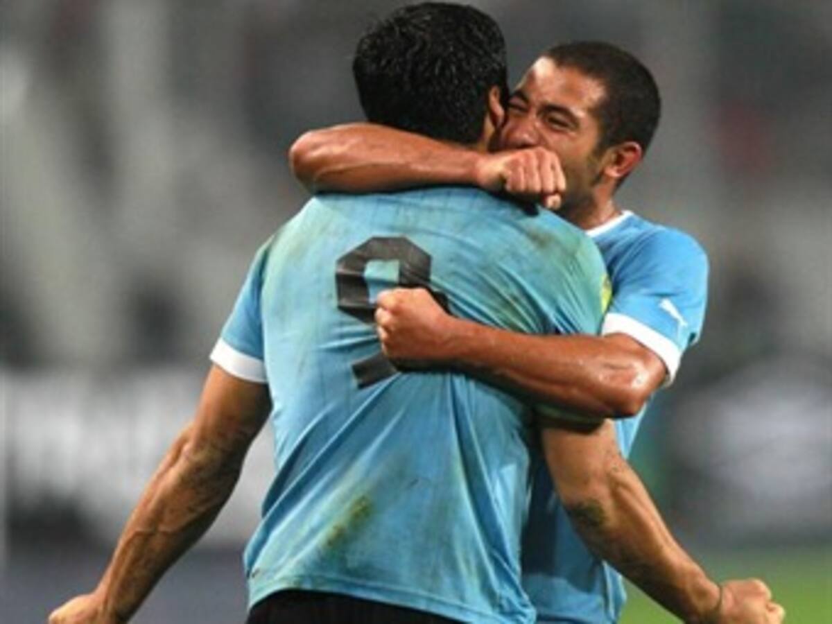 Uruguay diluye las esperanzas de Perú en Lima