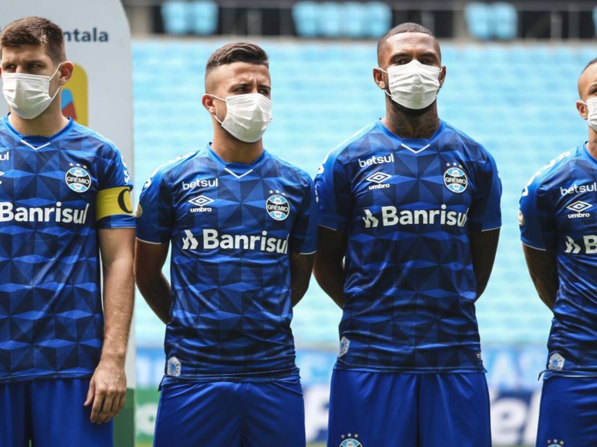 Árbitros y futbolistas con tapabocas, ¿una propuesta viable?