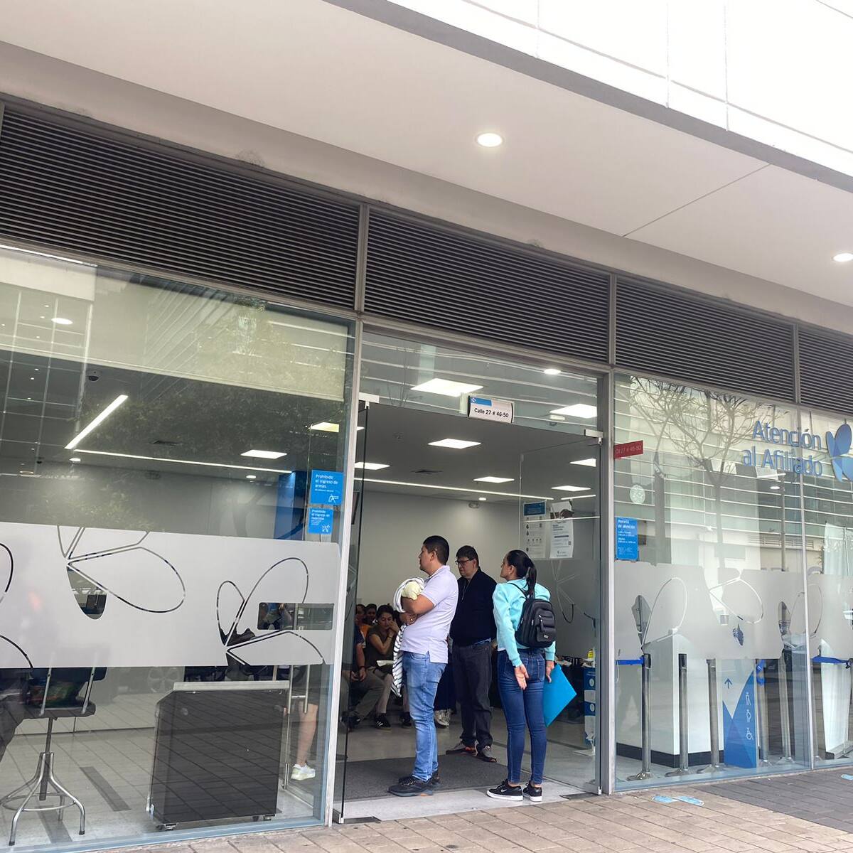 Usuarios de Sanitas en Medellín critican intervención del Gobierno Nacional