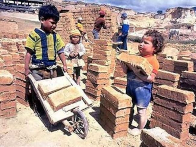 Un millón 600 mil niños trabajan en Colombia, denuncian en día contra el trabajo infantil