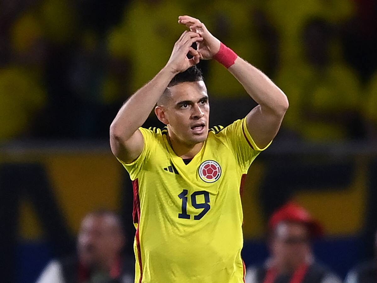 Video: Rafael Santos Borré anota el primer gol de Colombia en las Eliminatorias