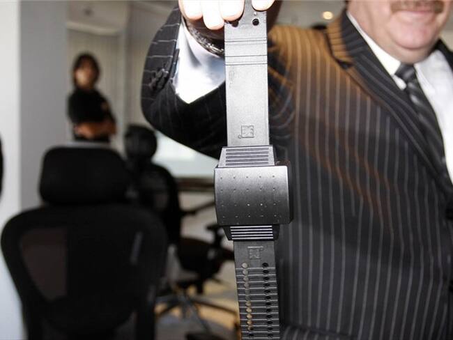 Uspec justifica sus cuestionados contratos para brazaletes electrónicos. Foto: Colprensa.