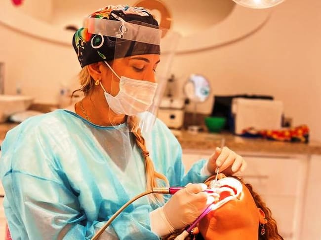 Entre salud, estética y trabajo social: el enfoque de la odontóloga Clara Cortissoz
