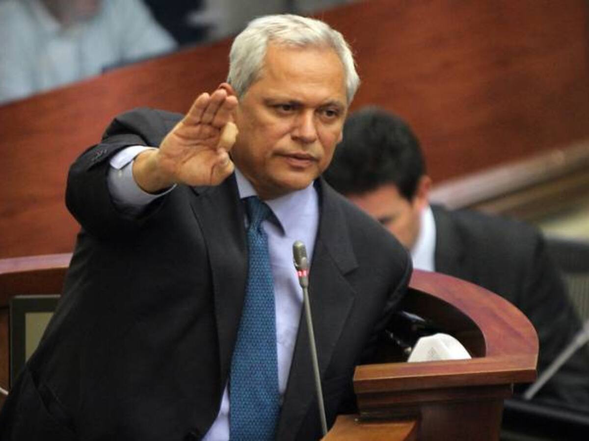 Hernán Andrade nuevo presidente del Partido Conservador