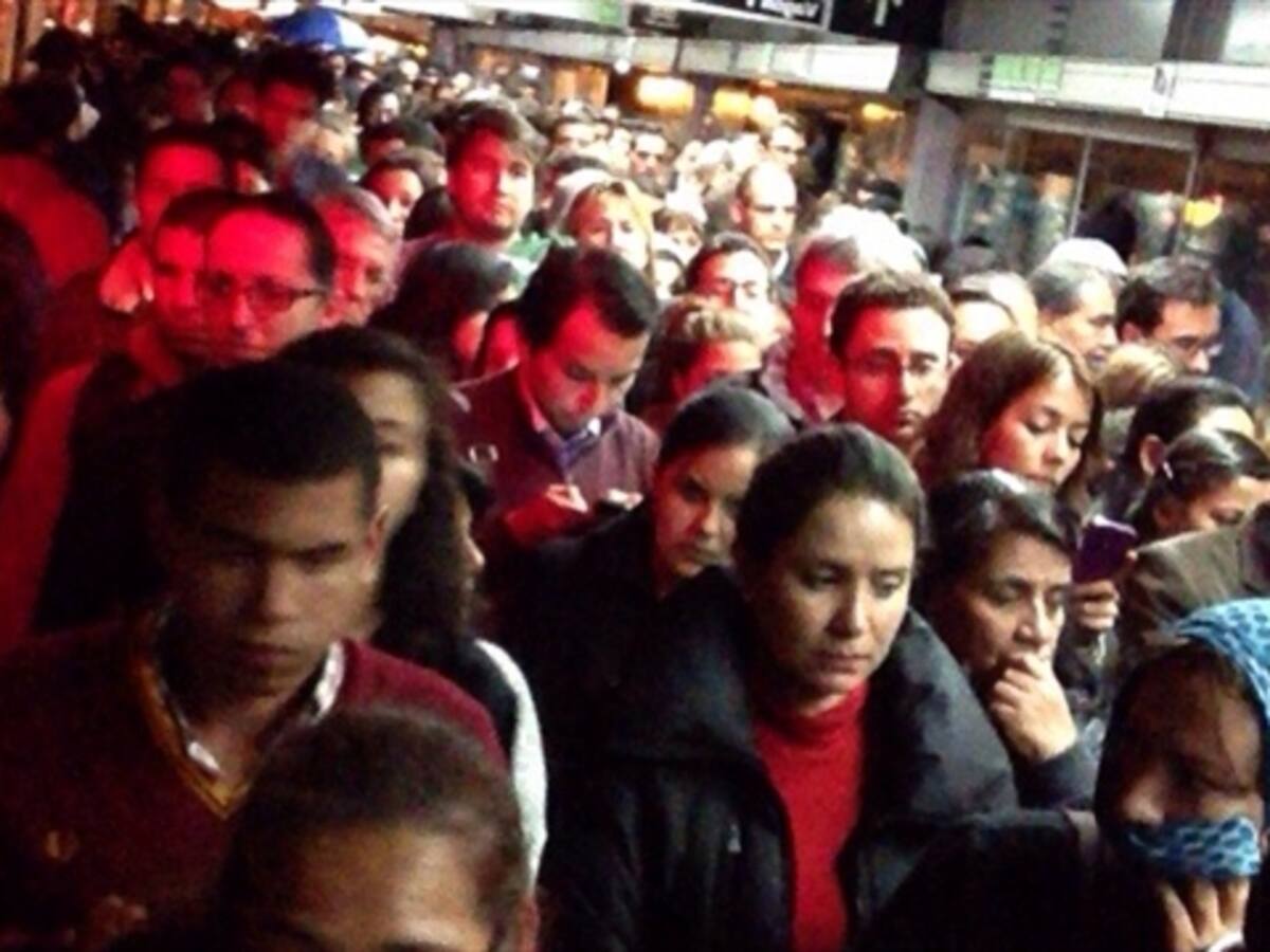 Aumenta congestión en estación de TM Alcalá por cierre de puente peatonal