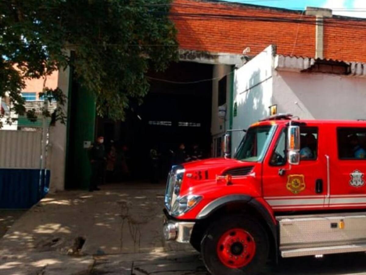 Explosión en fábrica causa pánico en el Barrio Abajo