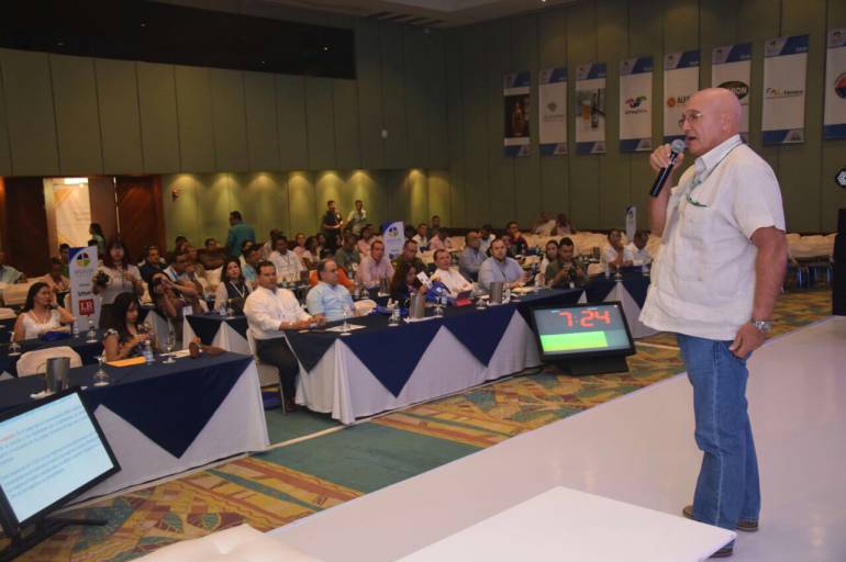 Domingo Chinea, presidente Puerto de Santa Marta, dirigiéndose al auditorio. /FOTO PUERTO DE SANTA MARTA