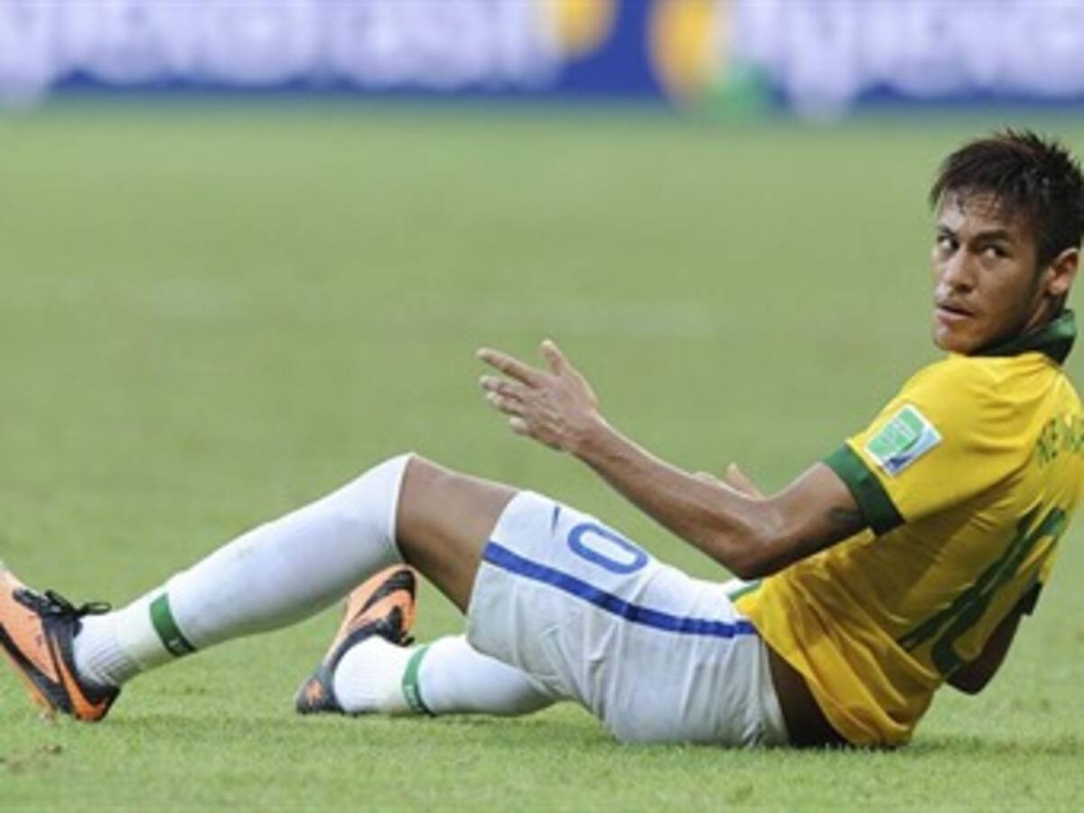 Neymar es el jugador que más pega y al que más le pegan